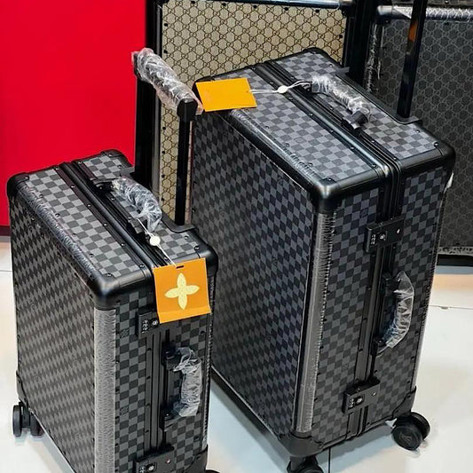 Valise Louis Vuitton 12 & 23 à 650.000